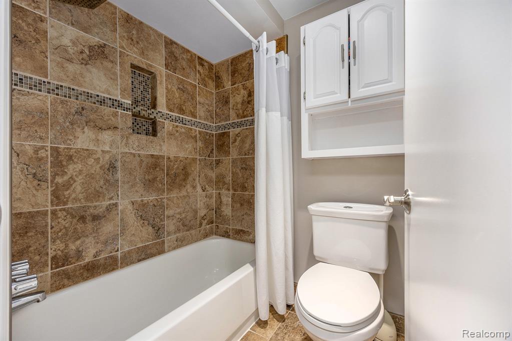 47751 Chrys Road, Macomb, MI 48044 — Photo 17