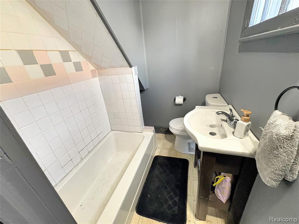 211 N Saginaw Street N, Holly, MI 48442 — Photo 7