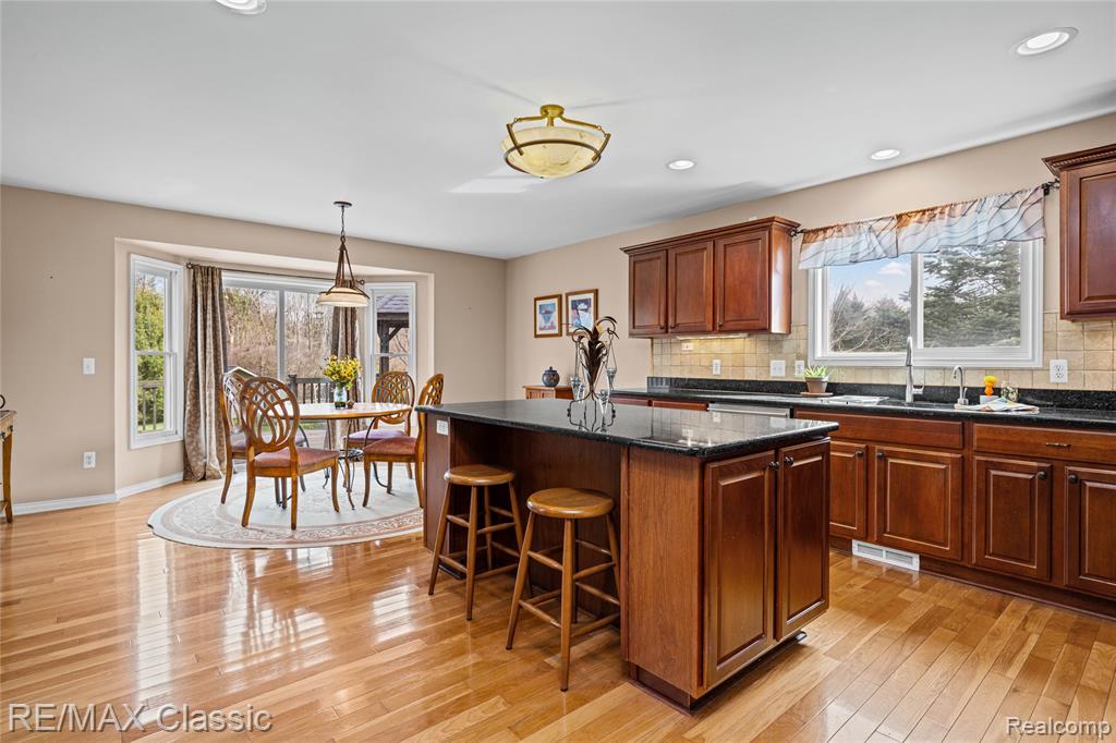 4930 Menominee Lane, Clarkston, MI 48348 — Photo 28