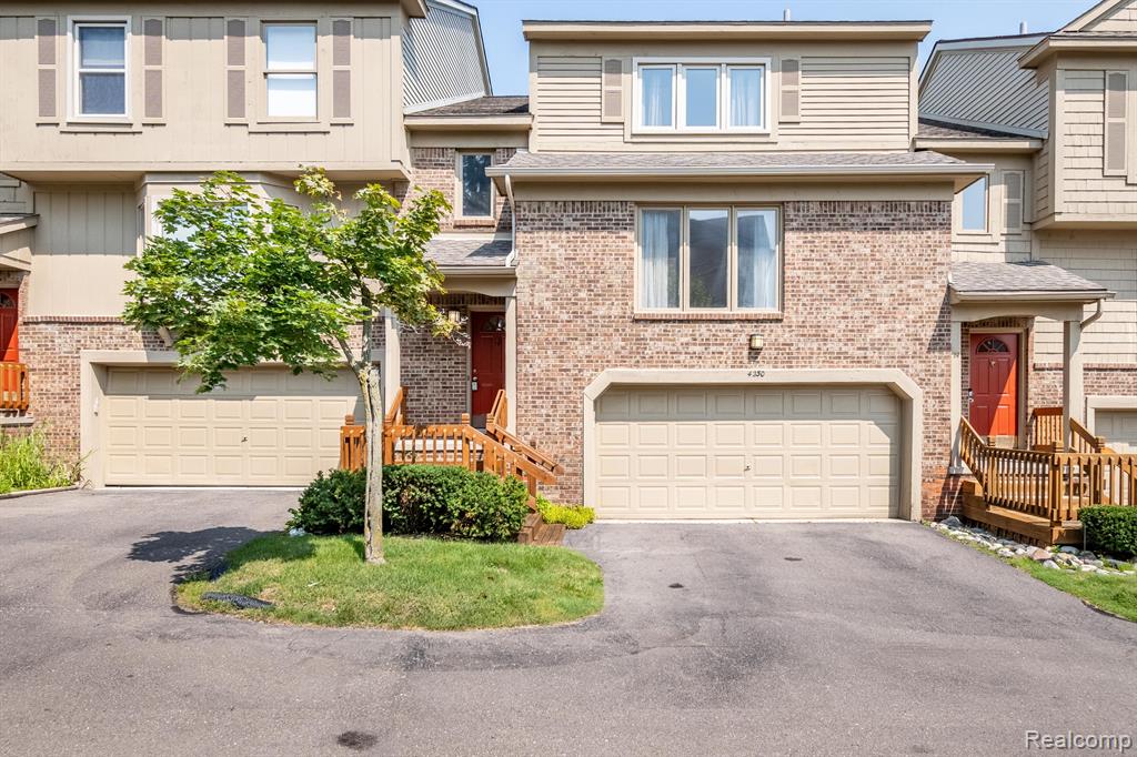 4230 BRECKENRIDGE Drive, West Bloomfield, MI — front exterior