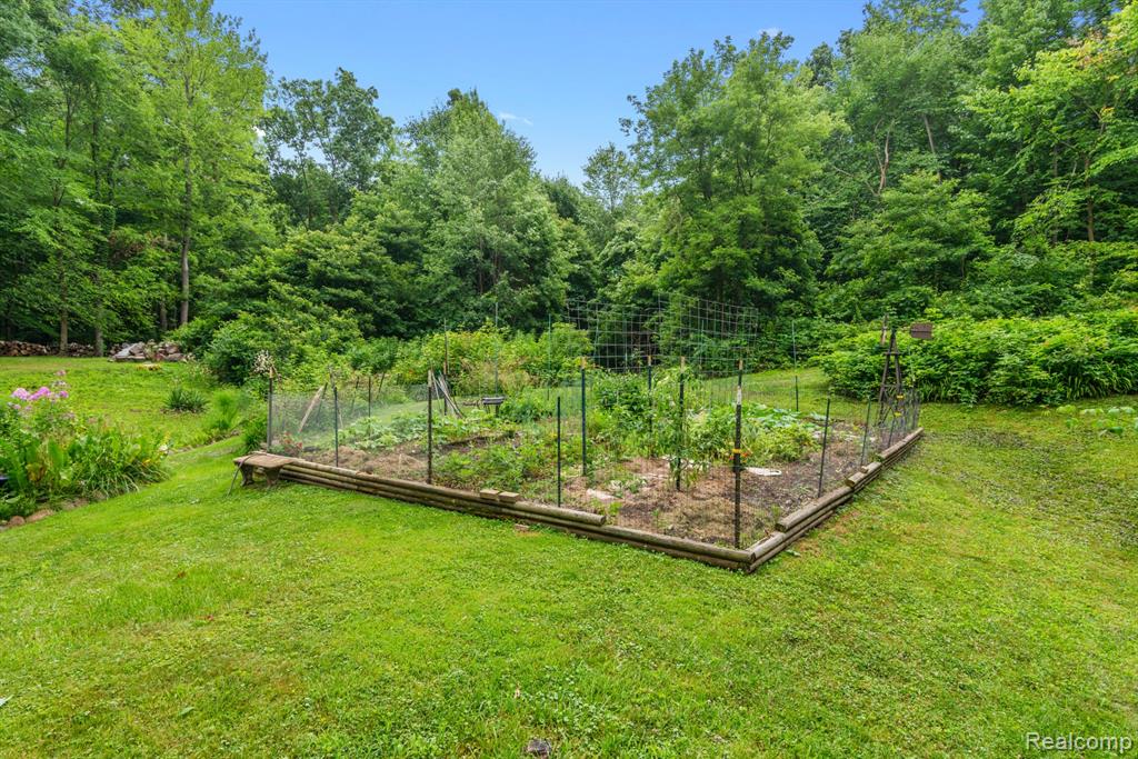 5500 Hartland Road, Fenton, MI 48430 — Photo 19