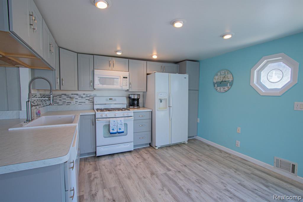 39964 SHORELINE Drive, Harrison Township, MI — Photo 10