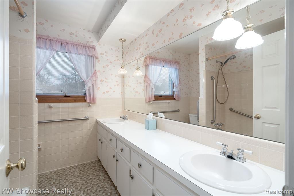 8141 Rene Court, White Lake, MI — Photo 34