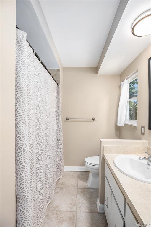 5049 Surrey Drive, Sterling Heights, MI 48310 — Photo 16