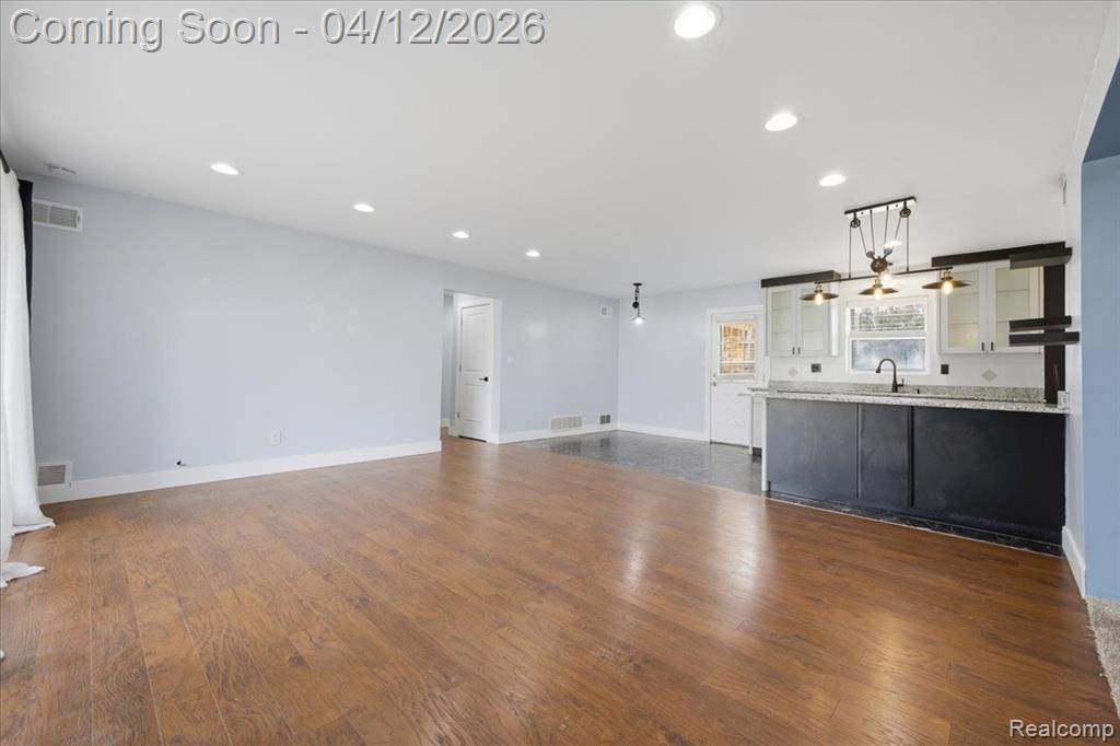 2455 Ivanhoe Drive, West Bloomfield, MI 48324 — Photo 11