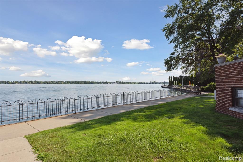 8162 E JEFFERSON Avenue, 7B, Detroit, MI 48214 — Photo 35