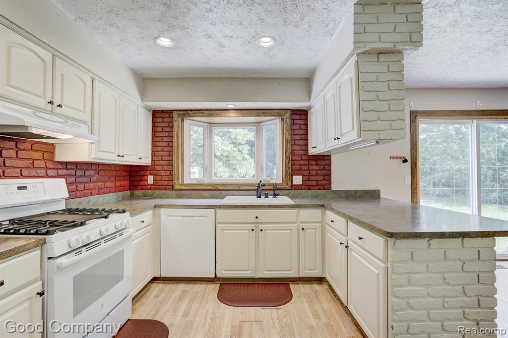 661 Merrimac Road, Canton, MI 48188 — Photo 8