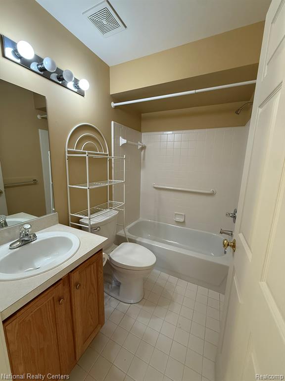 59291 Royal Oak Court, Washington, MI — Photo 11