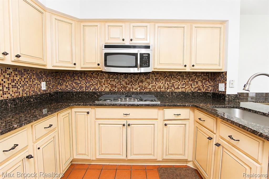 7139 Creeks Crossing, West Bloomfield, MI — Photo 20