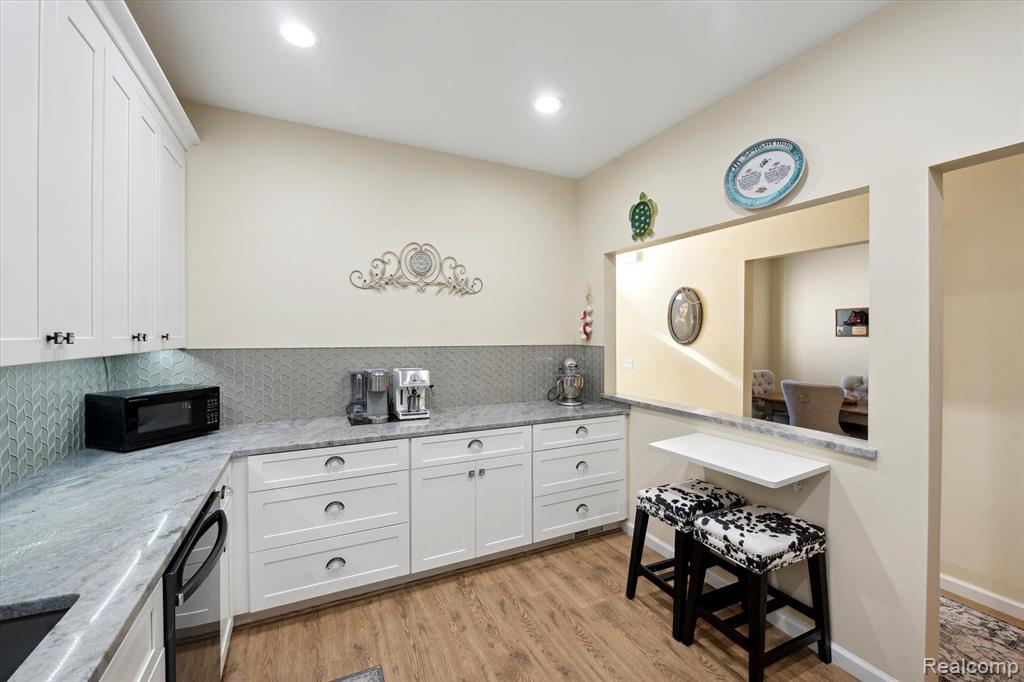 31187 LIVINGSTON Drive, Novi, MI 48377 — Photo 10