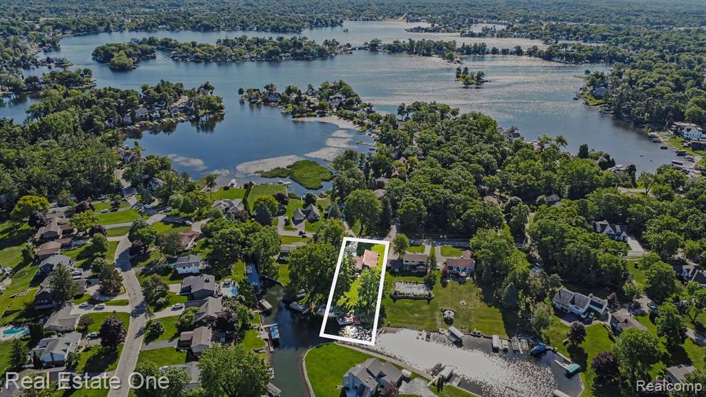 310 Pine Tree Rd Road, Lake Orion, MI 48362 — Photo 33