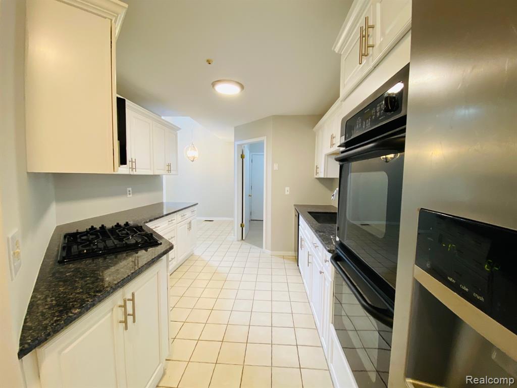 4038 Foxpointe Drive, West Bloomfield, MI 48323 — Photo 13