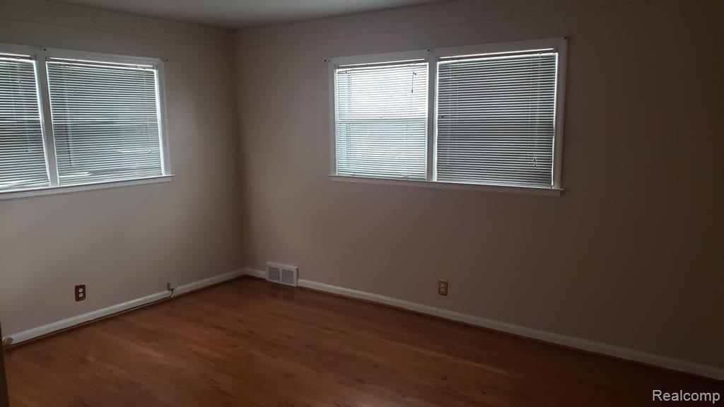 730 WOODCREST Drive, Dearborn, MI 48124 — Photo 8