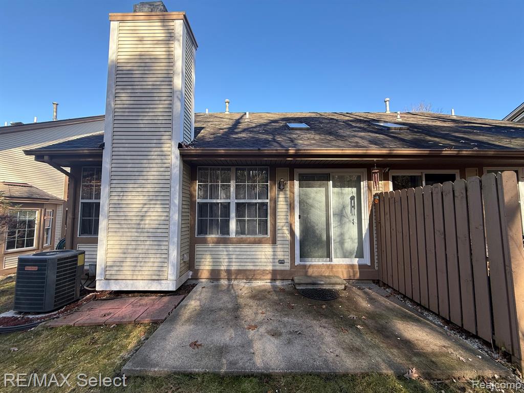 880 WHISPERWOOD Trail, Fenton, MI 48430 — Photo 3