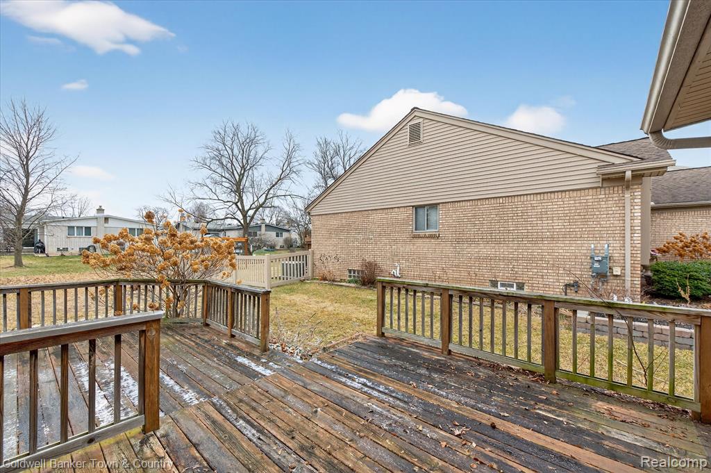 8895 Knolson Avenue, Livonia, MI 48150 — Photo 42