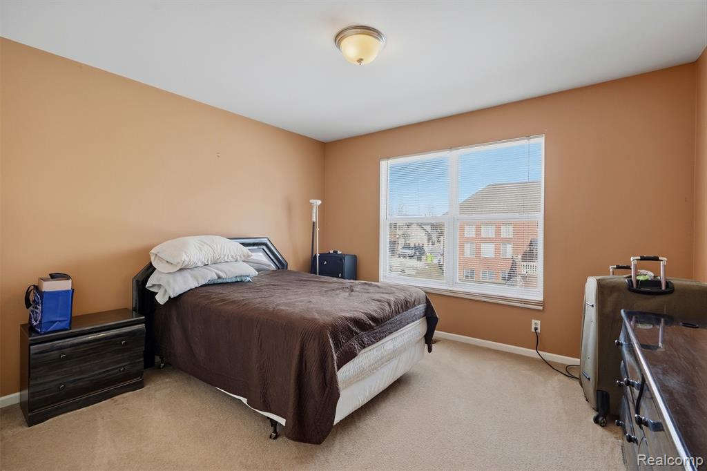 42575 Silverwood Drive, Sterling Heights, MI 48314 — Photo 32