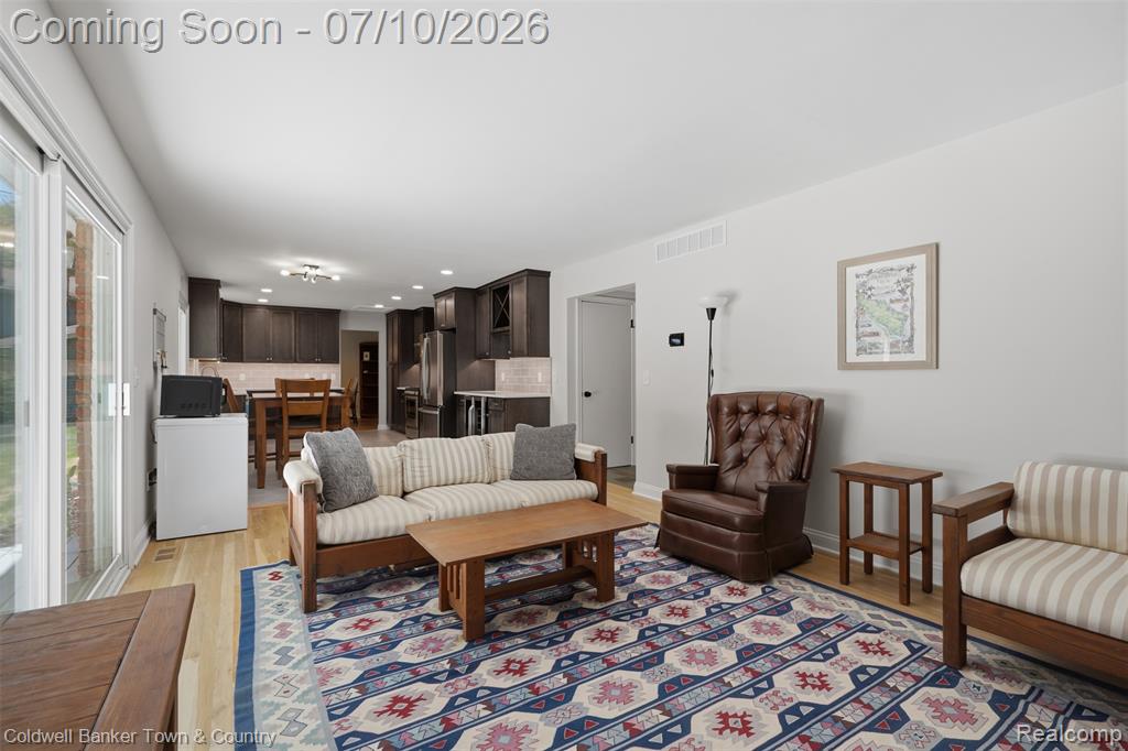 4301 Macqueen Drive, West Bloomfield, MI 48323 — Photo 11