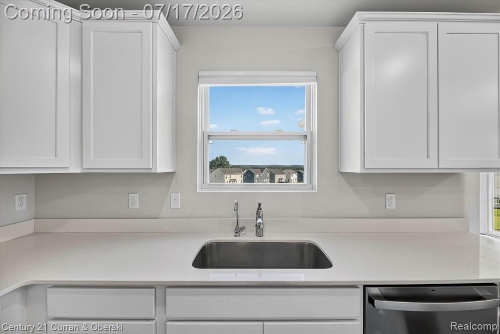 8404 Capstone Drive, White Lake, MI — Photo 16