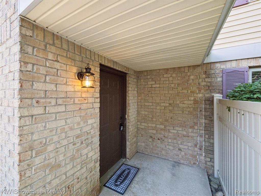 61011 Greenwood Drive, South Lyon, MI 48178 — Photo 3