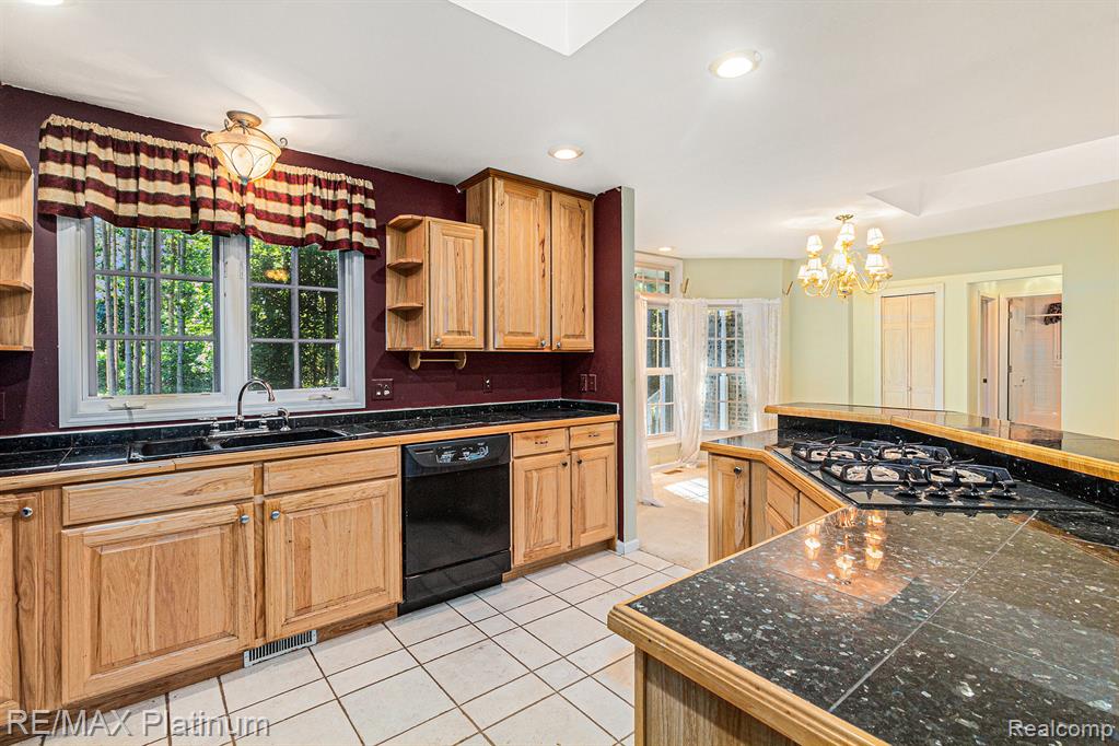 9151 PINEVIEW LAKE COURT, Linden, MI 48451 — Photo 11