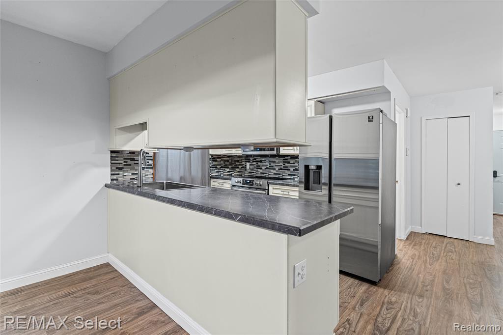 580 Oakbrook Circle, Flushing, MI 48433 — Photo 11