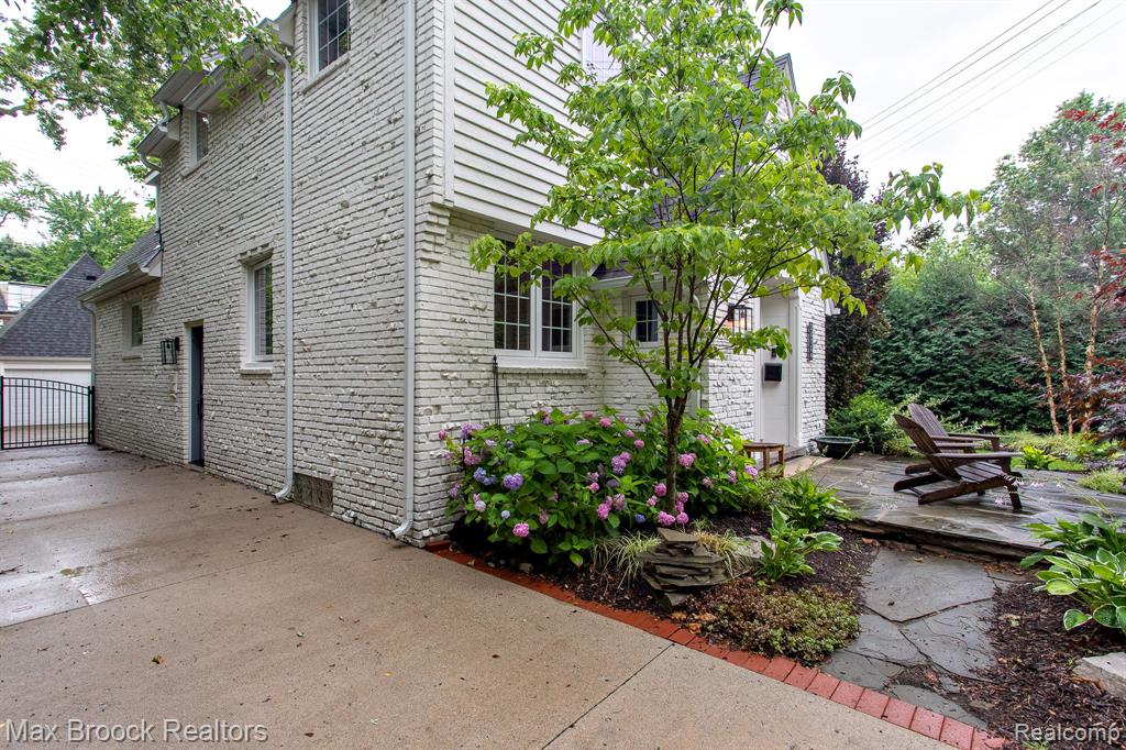 26008 Pembroke Road, Huntington Woods, MI — Photo 68