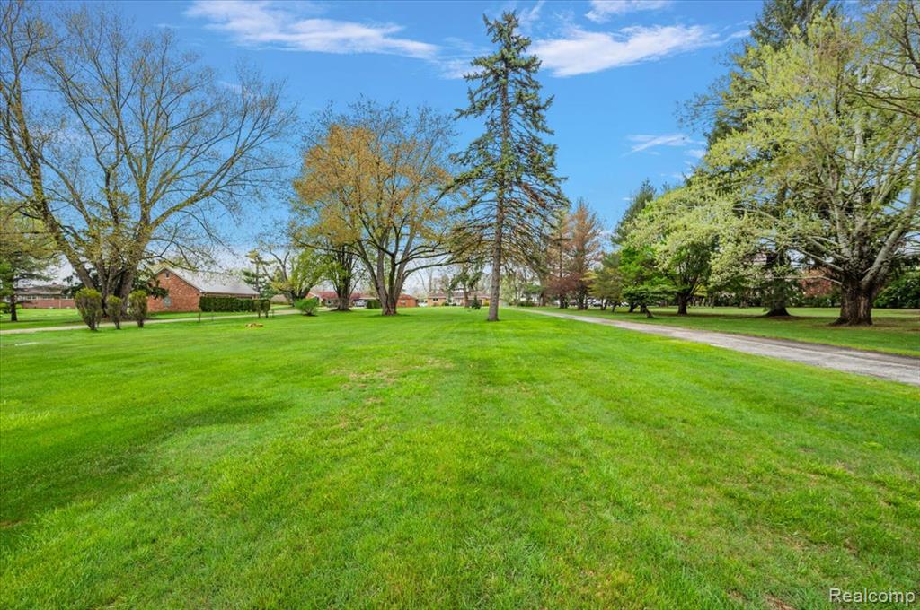25651 S River Road, Harrison Township, MI — Photo 37