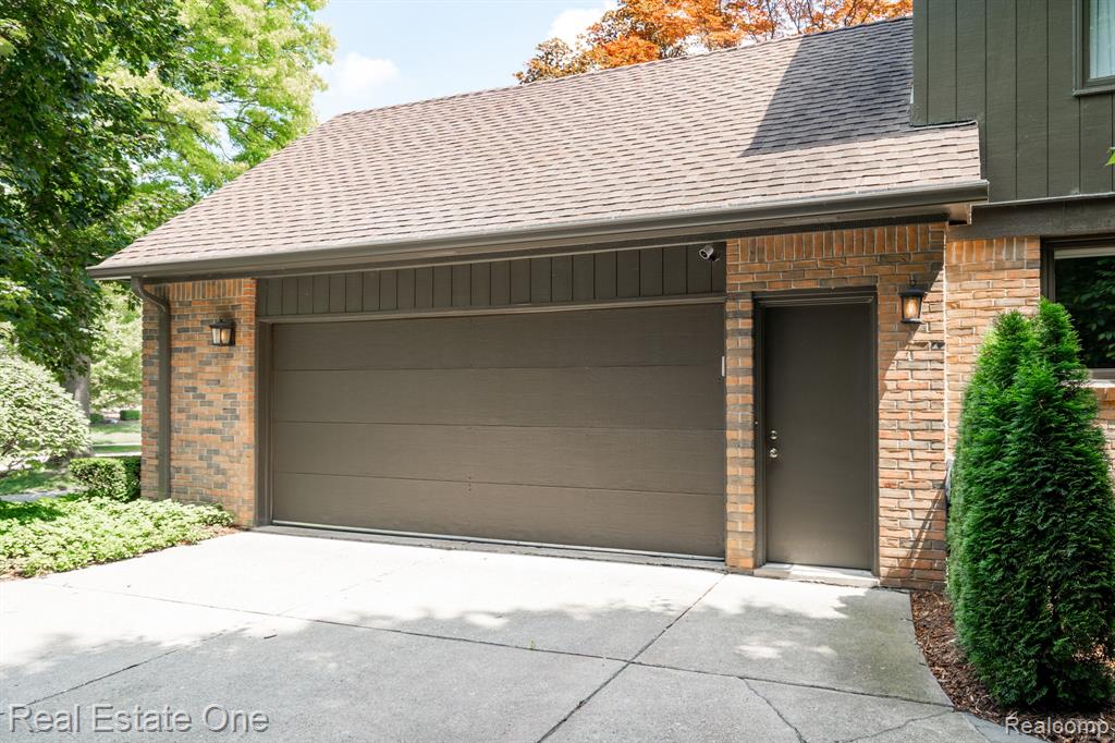 4794 RIVERS EDGE Drive, Troy, MI 48098 — Photo 59