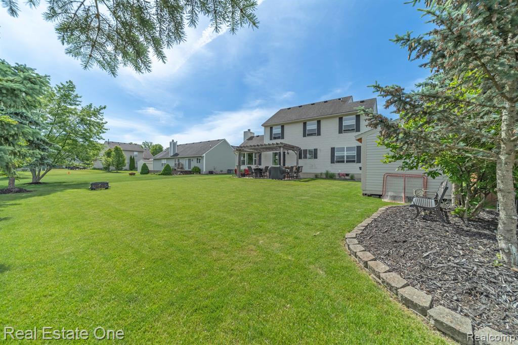 4433 JORDAN Drive, Grand Blanc, MI 48439 — Photo 4