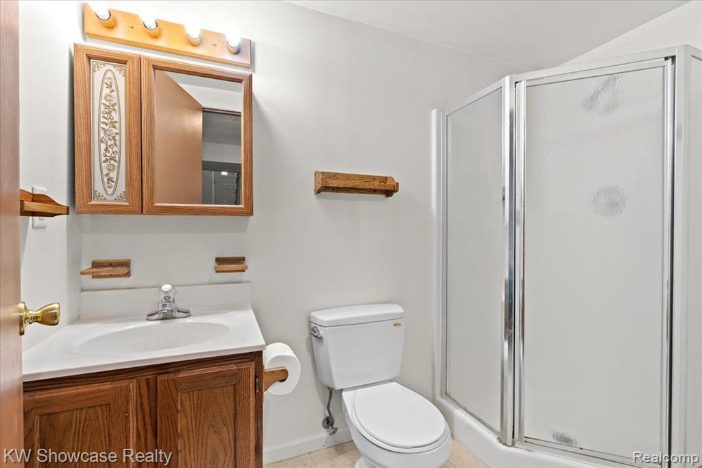 2370 Roselawn Street, Wolverine Lake, MI 48390 — Photo 16