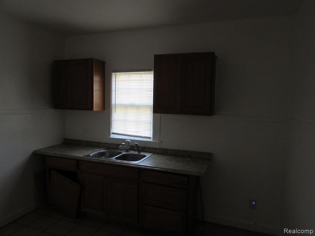 5270 MONTCLAIR Street, Detroit, MI 48213 — Photo 17