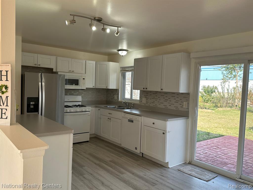 10666 N OAK Drive, Ferndale, MI 48220 — Photo 5