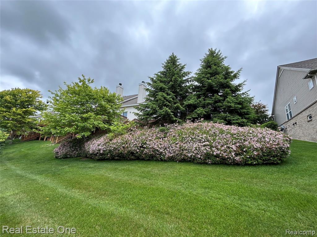 748 KNOLLS LANDING Drive, Milford, MI 48381 — Photo 13
