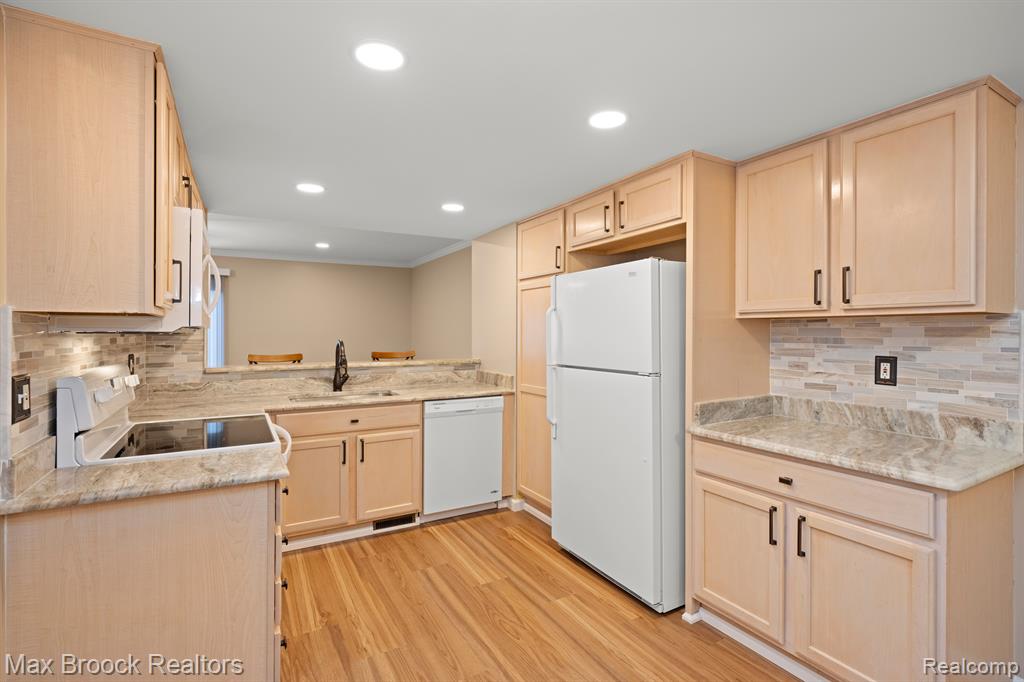 5605 DRAKE HOLLOW Drive W, West Bloomfield, MI — Photo 12