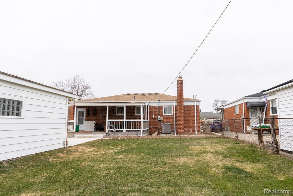24636 Almond Avenue, Eastpointe, MI 48021 — Photo 45
