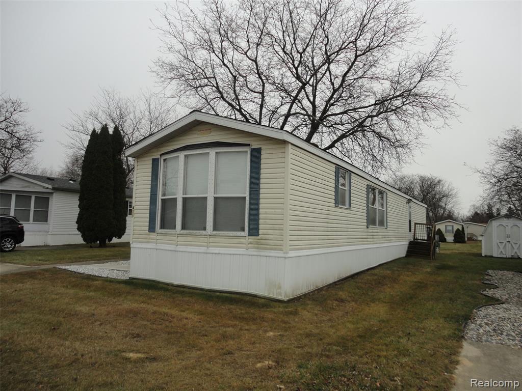 415 Midlands, Temperance, MI 48182 — Photo 10