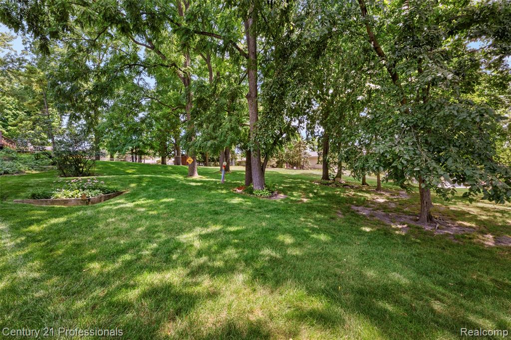 5135 Virgie Lane, West Bloomfield, MI 48324 — Photo 29