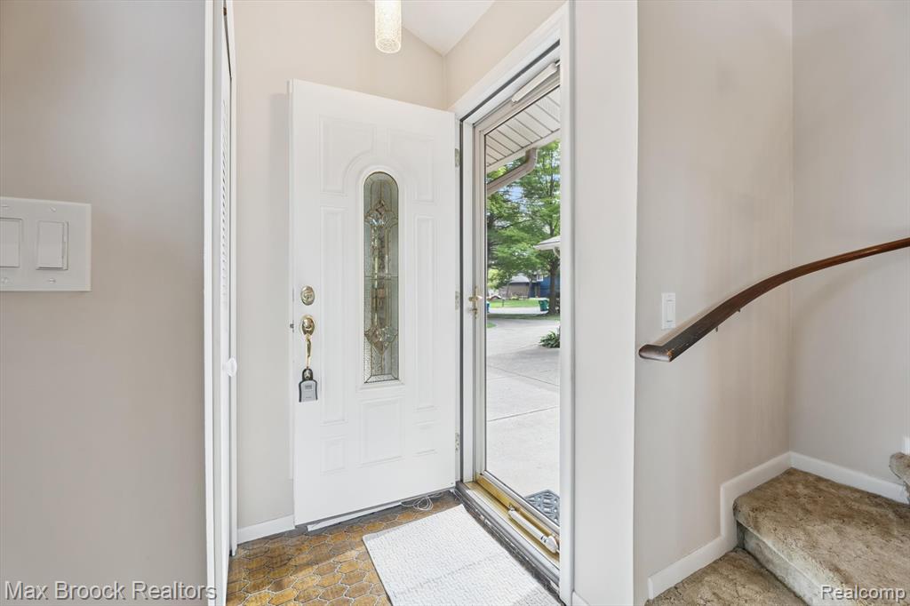 6026 Venice Drive, Commerce Twp, MI 48382 — Photo 8