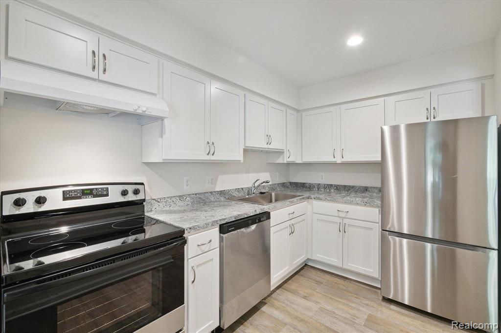 30535 W 14 MILE Road S, 16, Farmington Hills, MI 48334 — Photo 3