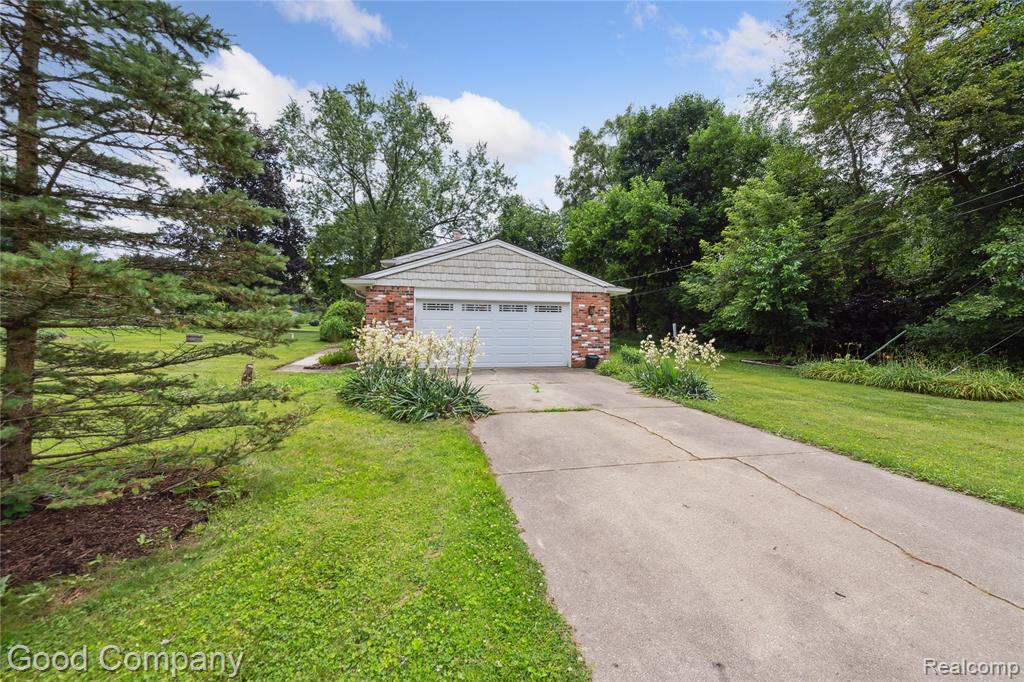 2289 Paulette Drive, Wolverine Lake, MI 48390 — Photo 43