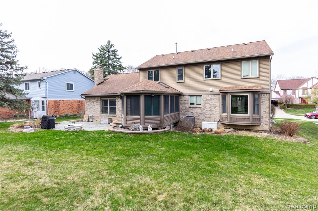 45515 EMERALD FOREST Drive, Novi, MI — Photo 58