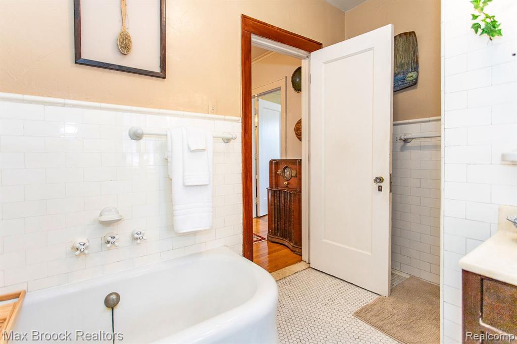 736 CHICAGO Boulevard, Detroit, MI 48202 — Photo 56