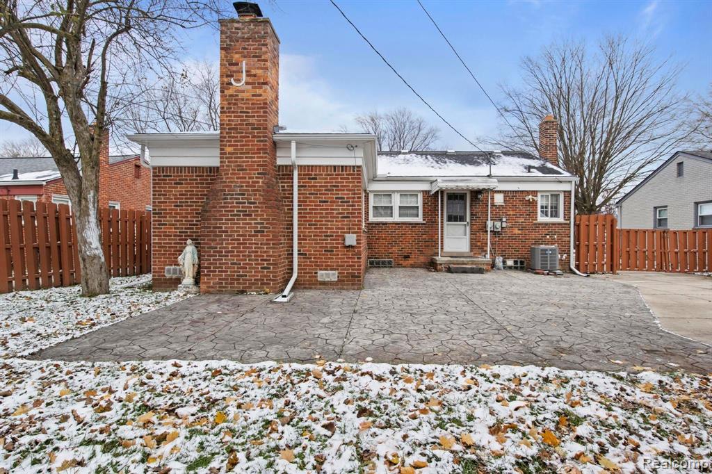 9911 OPORTO Street, Livonia, MI 48150 — Photo 7