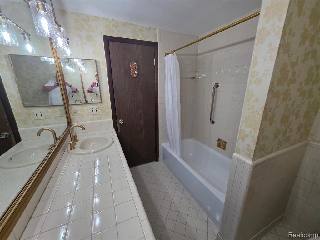 2037 Hyde Park Drive, Detroit, MI 48207 — Photo 21