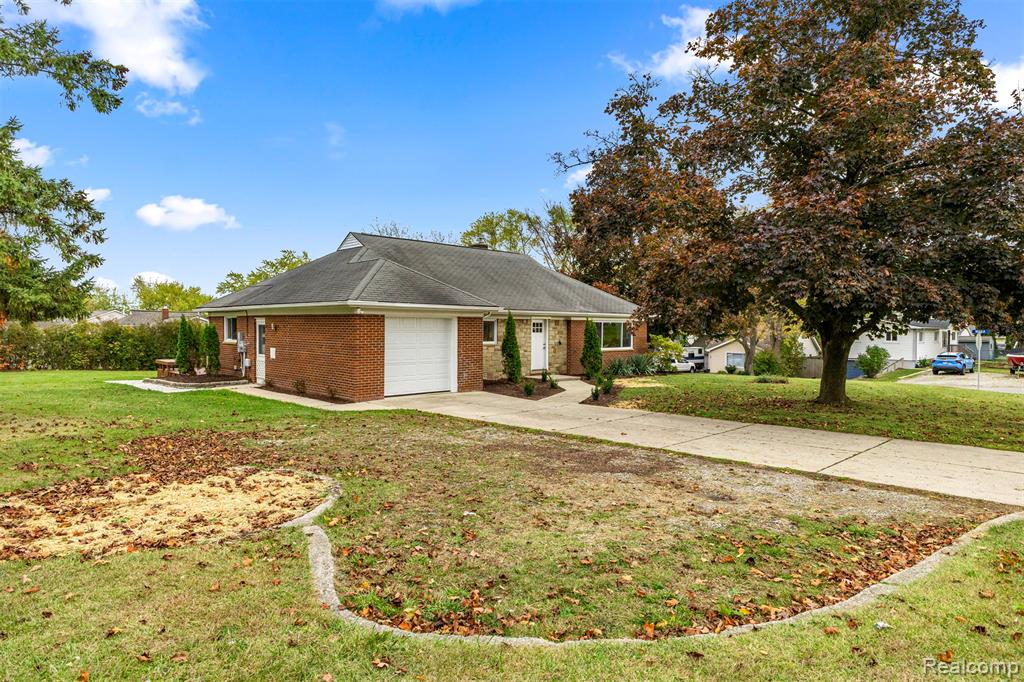 633 S Pontiac Trail, Walled Lake, MI 48390 — Photo 46