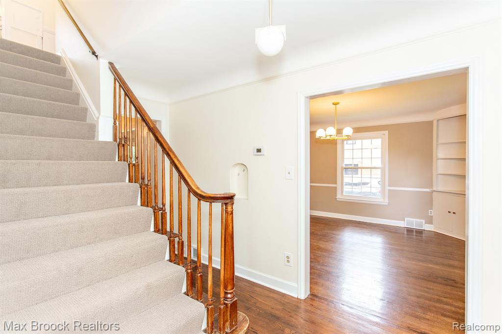 25830 Berkley Avenue, Huntington Woods, MI — Photo 6