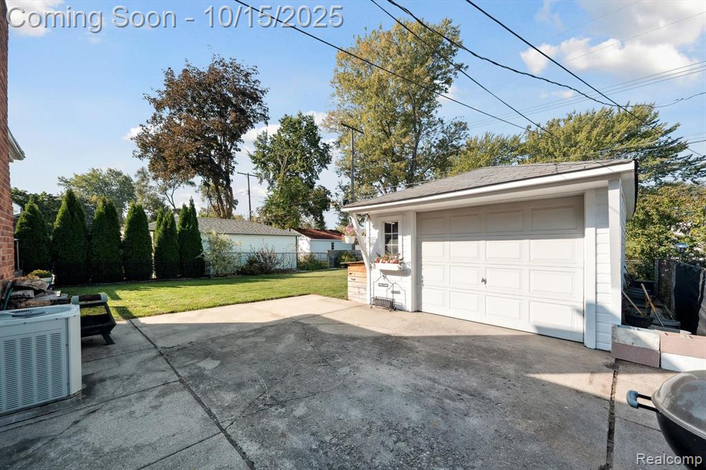 9931 E Clements Circle, Livonia, MI 48150 — Photo 43