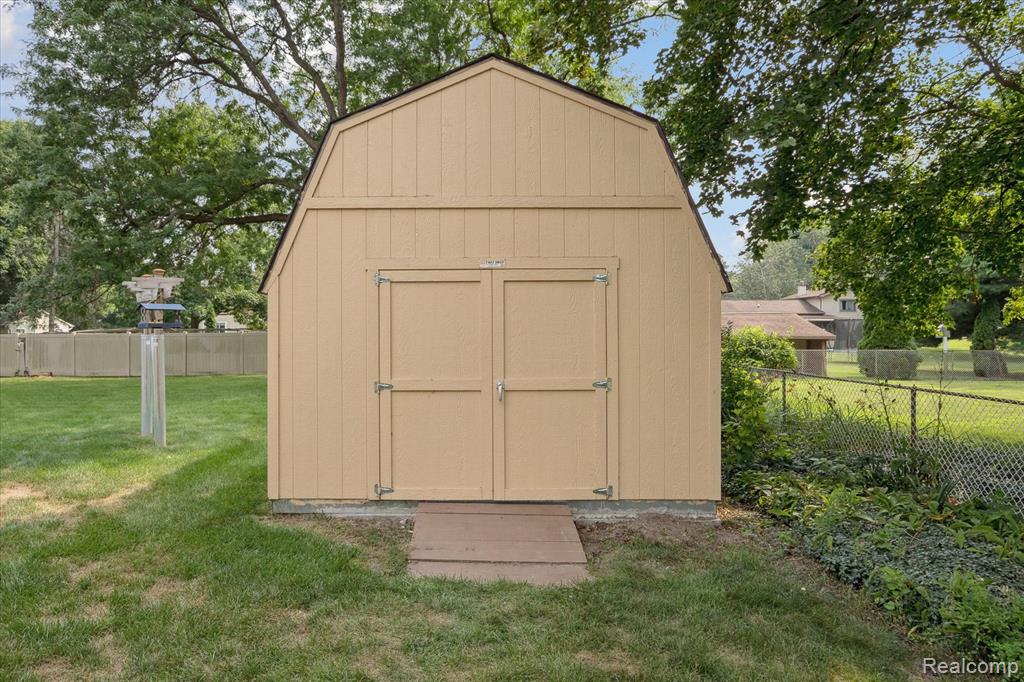8812 Rio Vista Street, Green Oak, MI 48116 — Photo 39