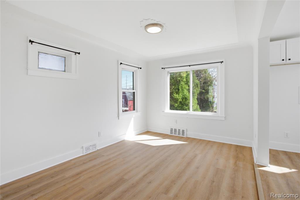 41 W George Avenue, Hazel Park, MI 48030 — Photo 10