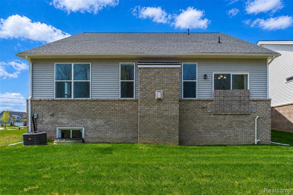 5545 Helmsdale Boulevard, West Bloomfield, MI — Photo 42